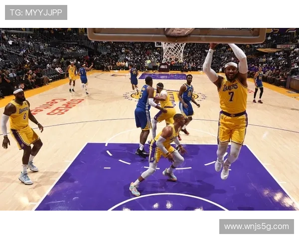 湖人轻取火箭 老詹带队命中率爆表